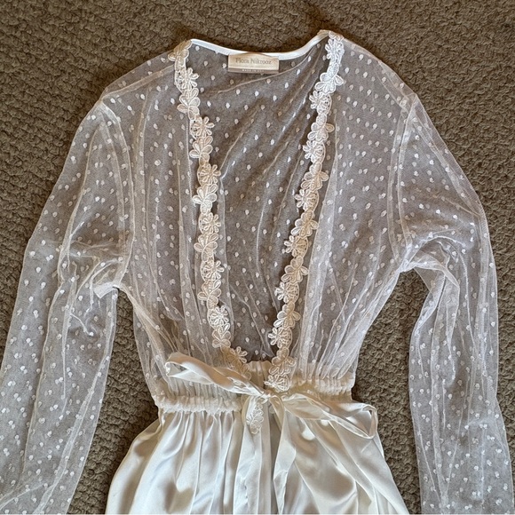 Flora Nikrooz Robe - Picture 3 of 4